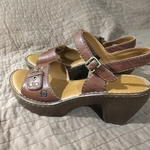 Born sandals
