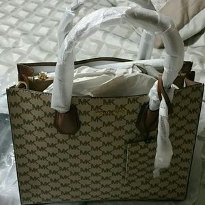 Large Brand new Michael Kors Mercer