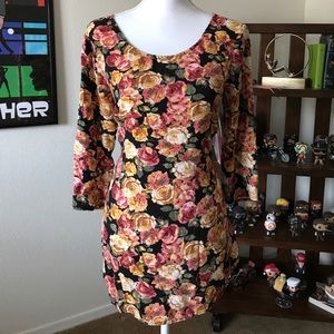 🔴Half sleeve floral shirt with open back size XL