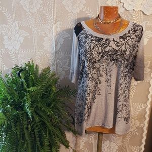 Stunning blouse by Maurices Plus size 2