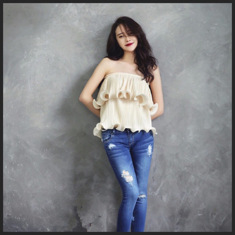 Off The Shoulder Ruffle Top - Picture 2 of 4