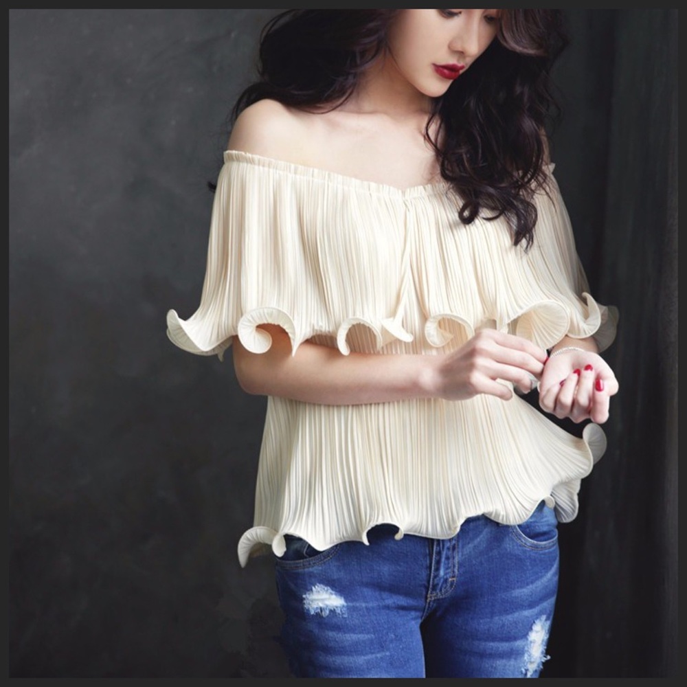 Off The Shoulder Ruffle Top - Picture 3 of 4