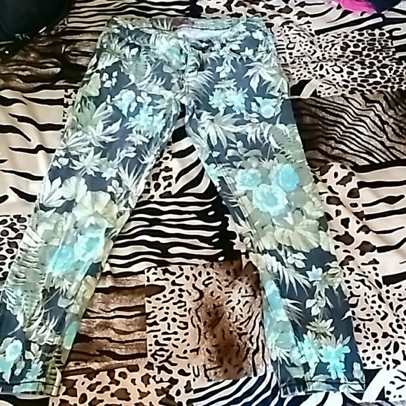 Capri's - Picture 2 of 2