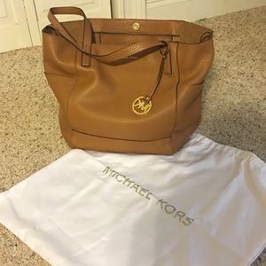 🌟AUTHENTIC🌟 NWT Michael Kors Ashbury Tote