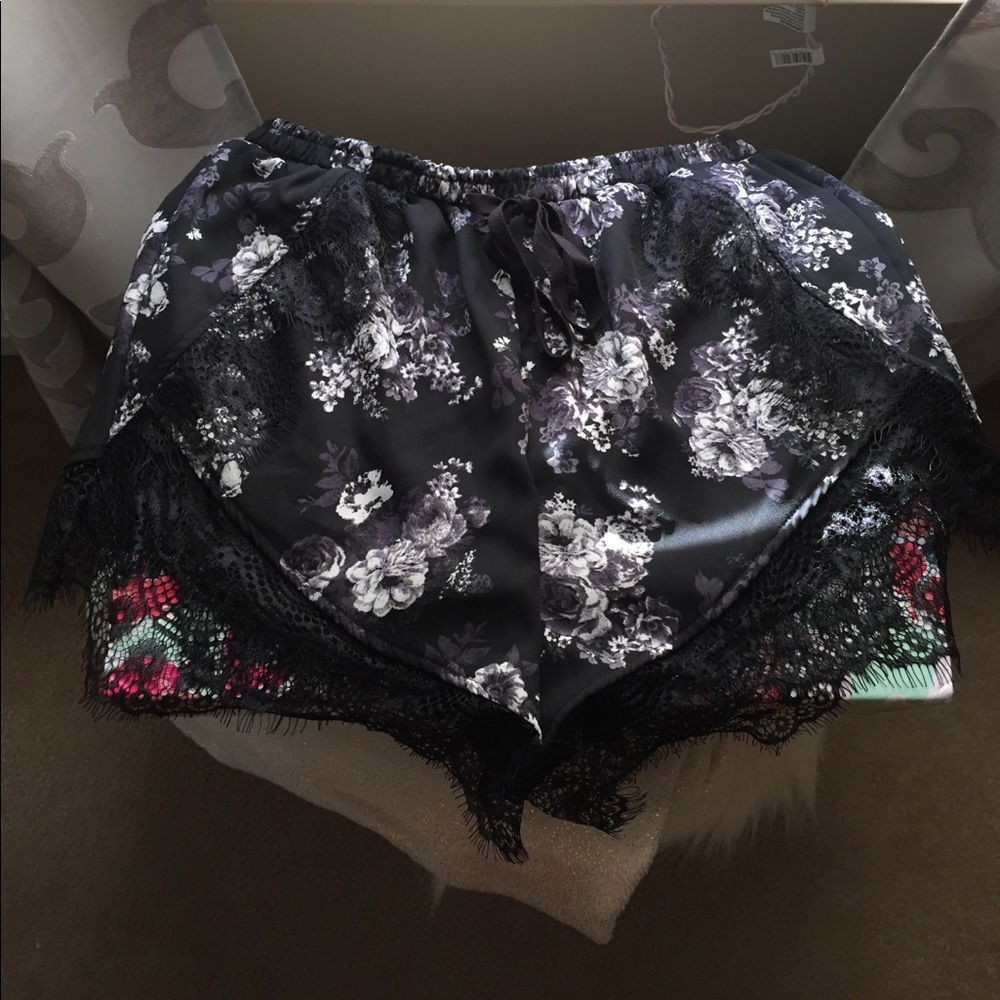 NWOT flora shorts paper crane