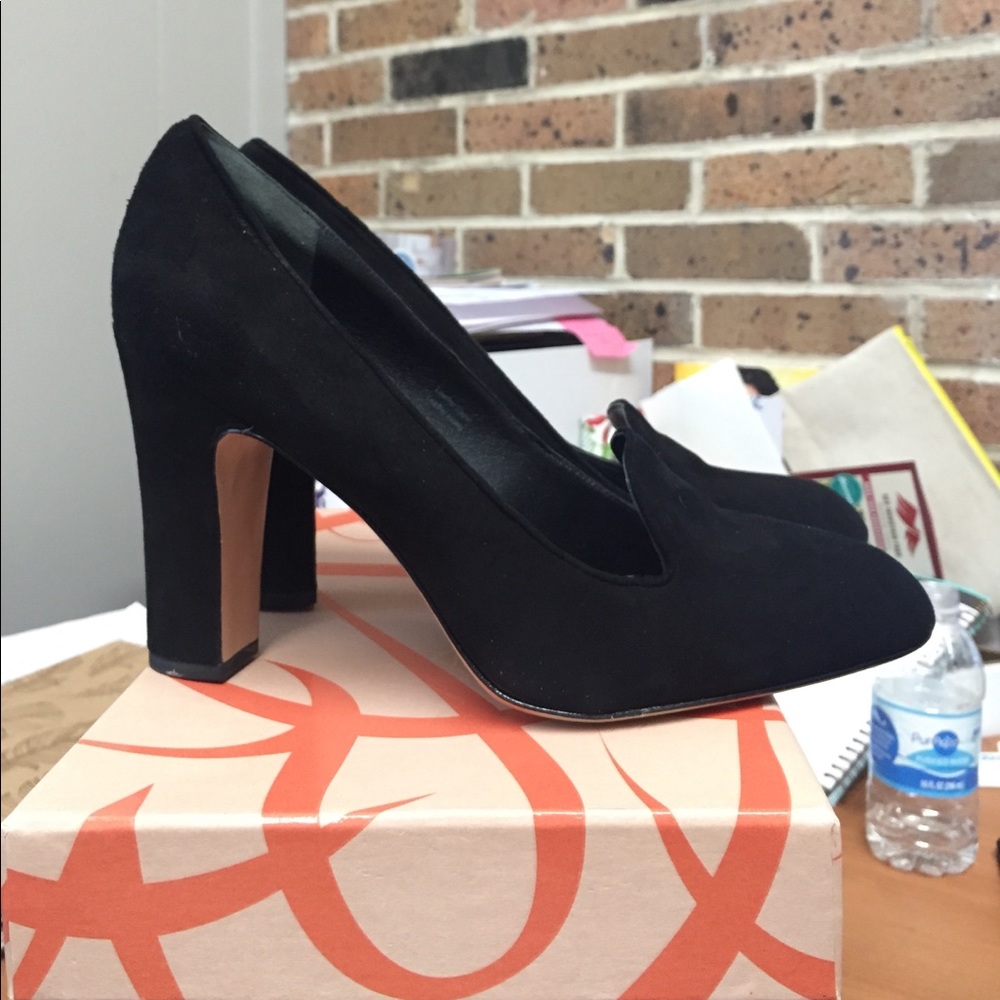 Via Spiga V-Lorena black heels suede size 10 new