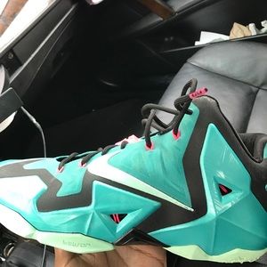 Nike lebron 11 south beach size 12