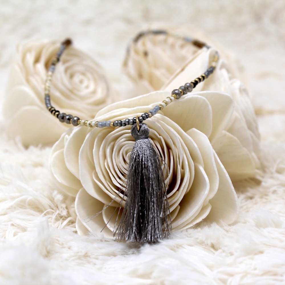 ⭐️ GRAY TASSEL BEAD NECKLACE - Picture 1 of 6