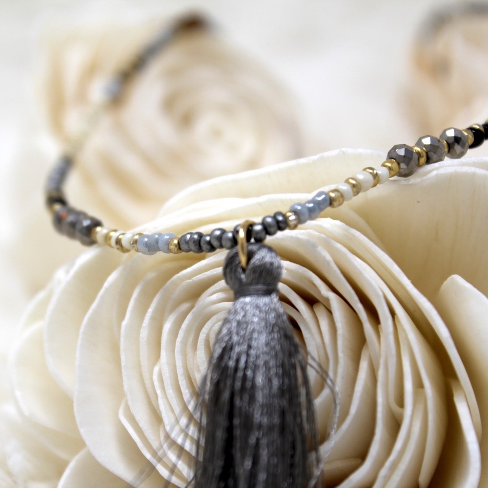 ⭐️ GRAY TASSEL BEAD NECKLACE - Picture 3 of 6