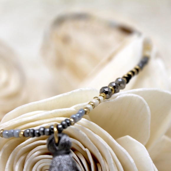⭐️ GRAY TASSEL BEAD NECKLACE - Picture 2 of 6