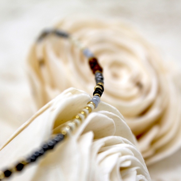 ⭐️ GRAY TASSEL BEAD NECKLACE - Picture 4 of 6