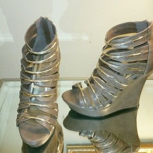 LADIES WEDGE SHOE SIZE 9