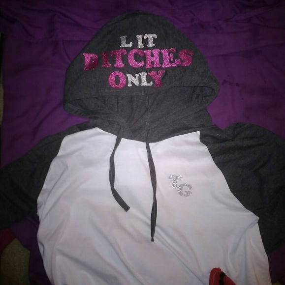 A dress - Picture 3 of 3