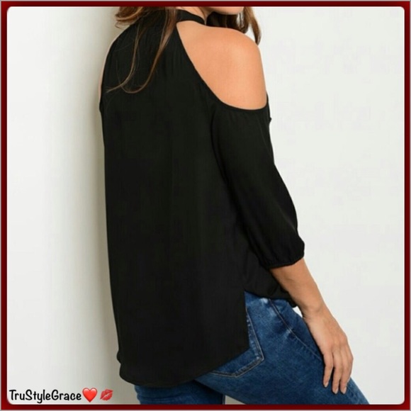 ♥️ Beautiful Black Ruffled Cold Shoulder Blouse - Picture 2 of 5