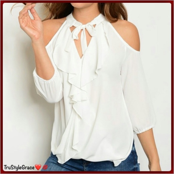 ♥️ Beautiful Black Ruffled Cold Shoulder Blouse - Picture 3 of 5