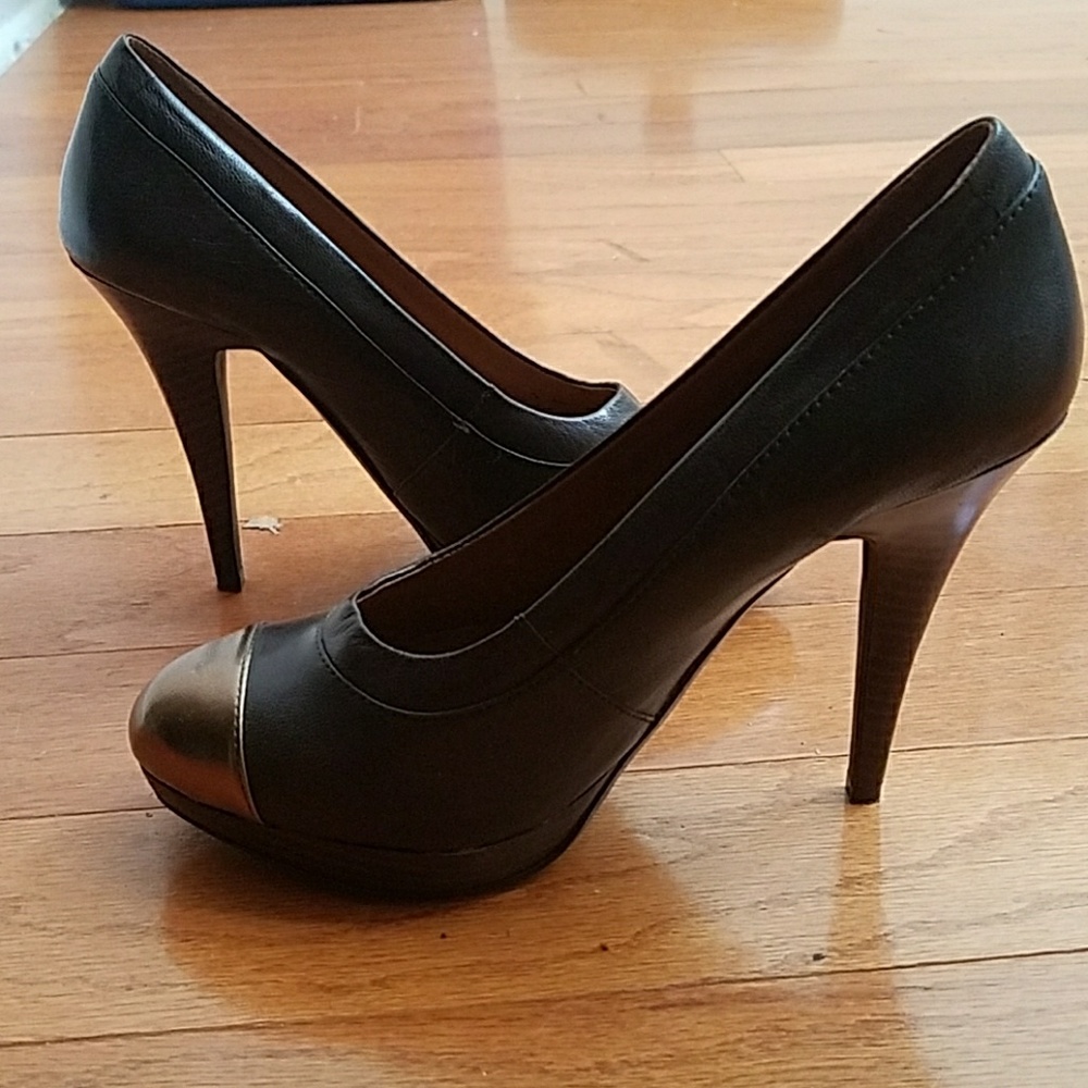 MRKT. Pumps  *** NWOB ***