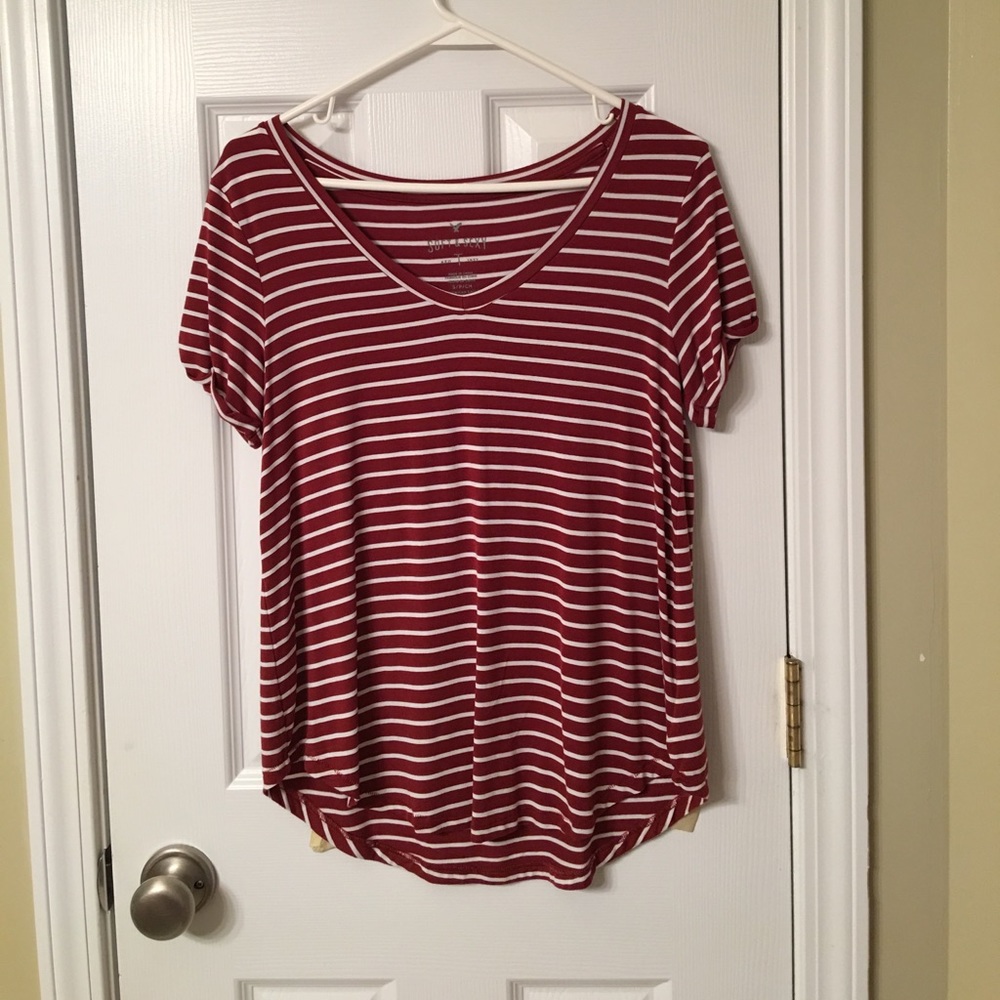 Old Navy tee. Size small.