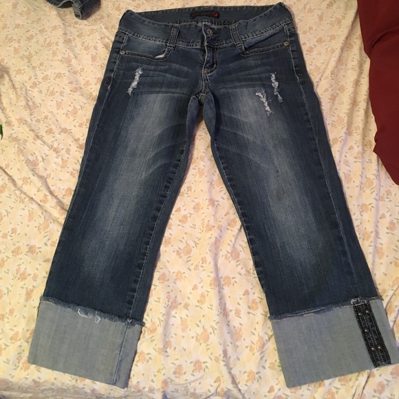 GUESS Size 28 Capris - Picture 1 of 3