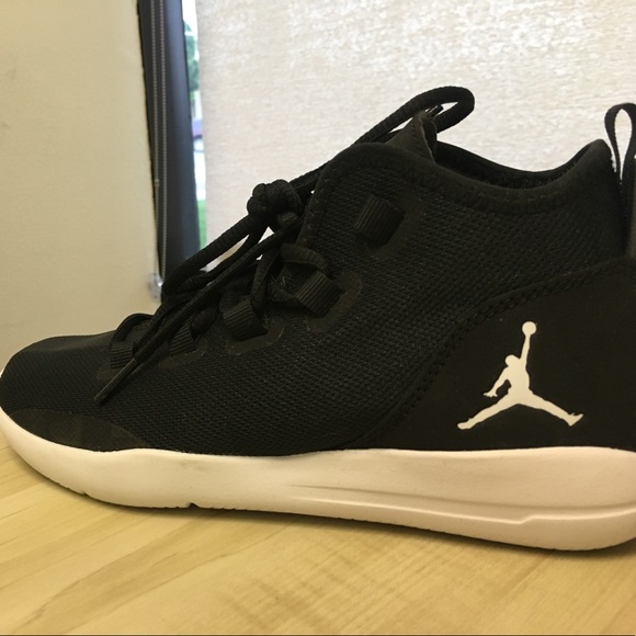 Jordan size 4.5 canvas w red insole - Picture 2 of 4