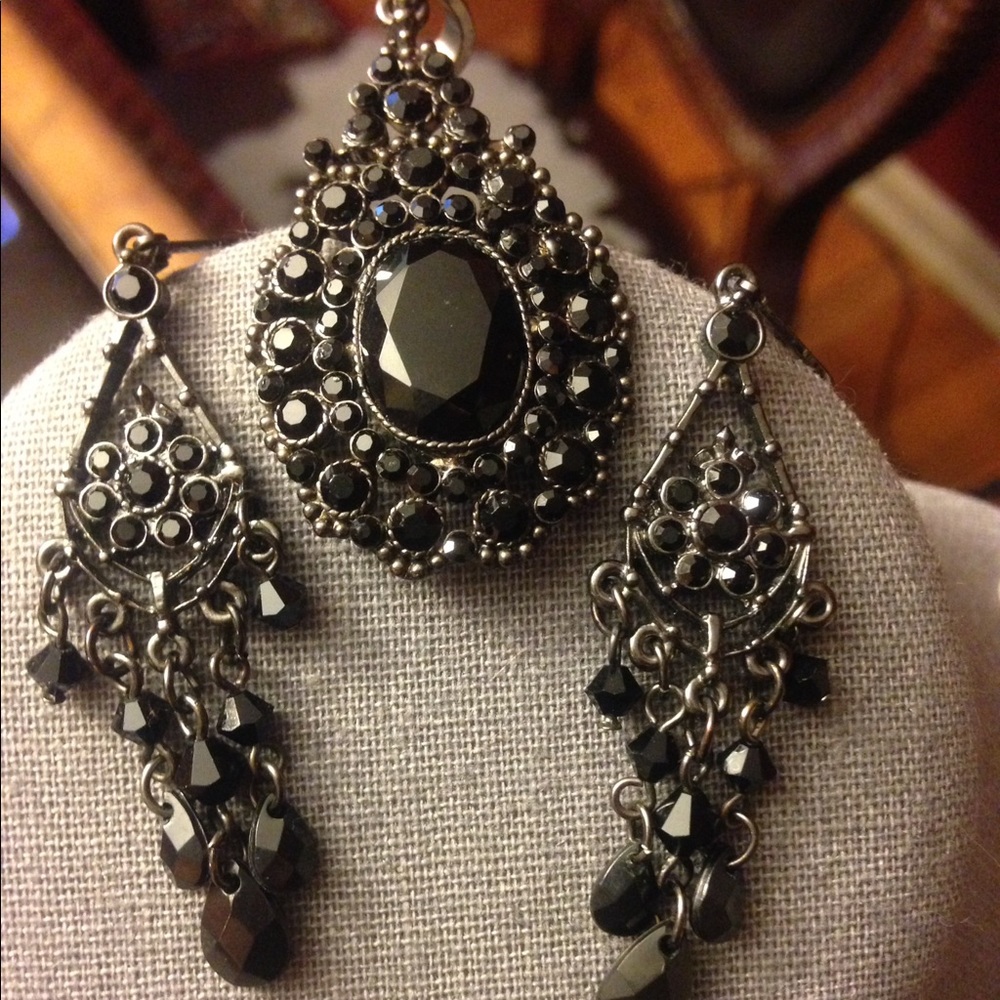 Earrings &  Pendant without chain
