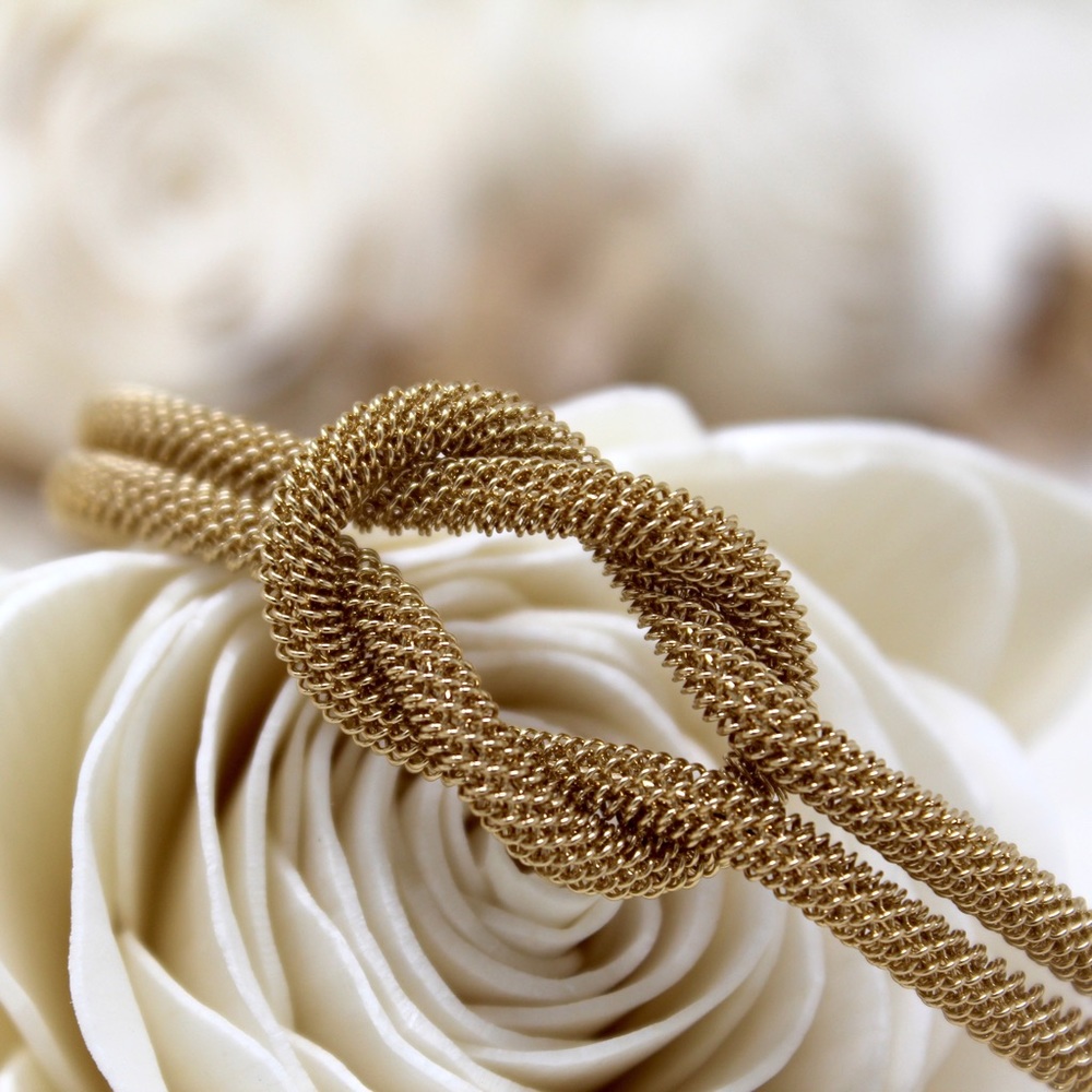 ⭐️ GOLD FRENCH TWIST BANGLE - Picture 1 of 4