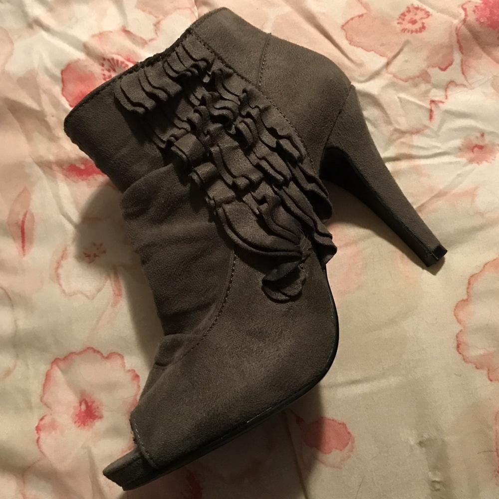 Aldo gray suede booties