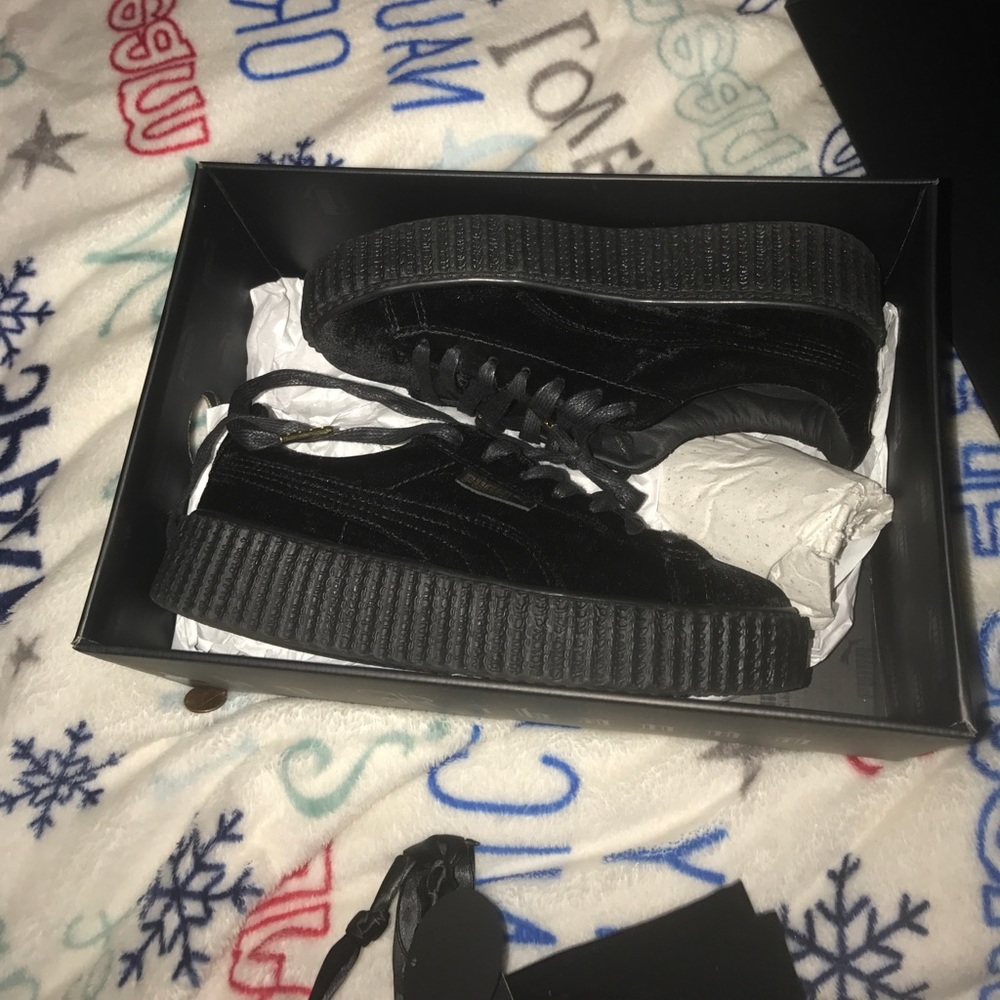 Rihanna pumas
