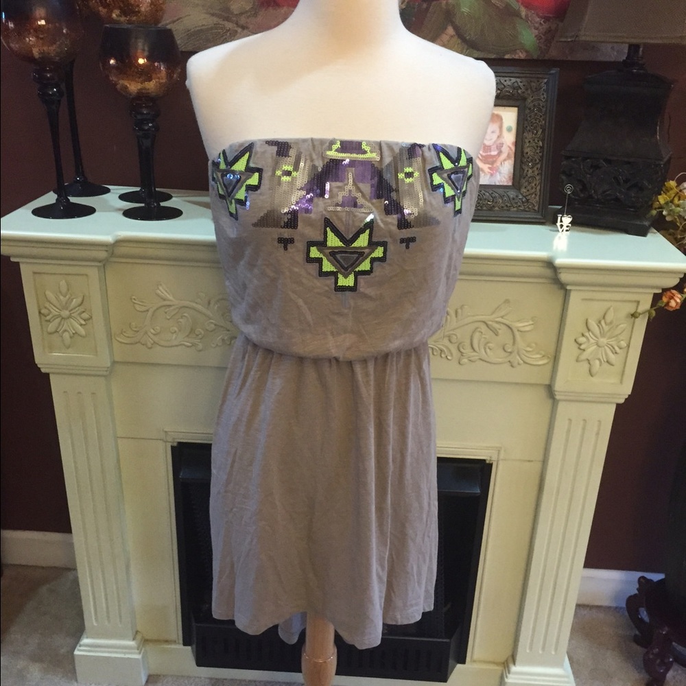 Express dress - Picture 1 of 5