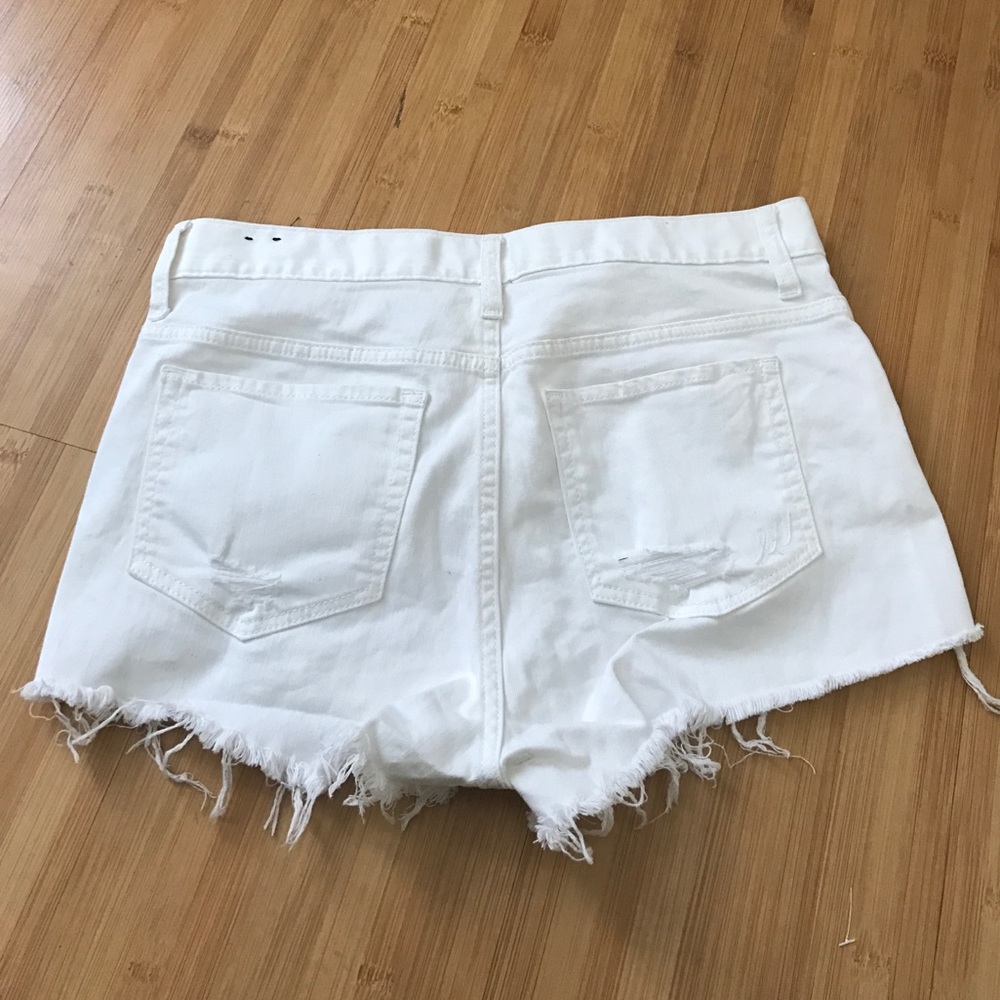 Sold Express high waisted white Jean shorts - Picture 3 of 4