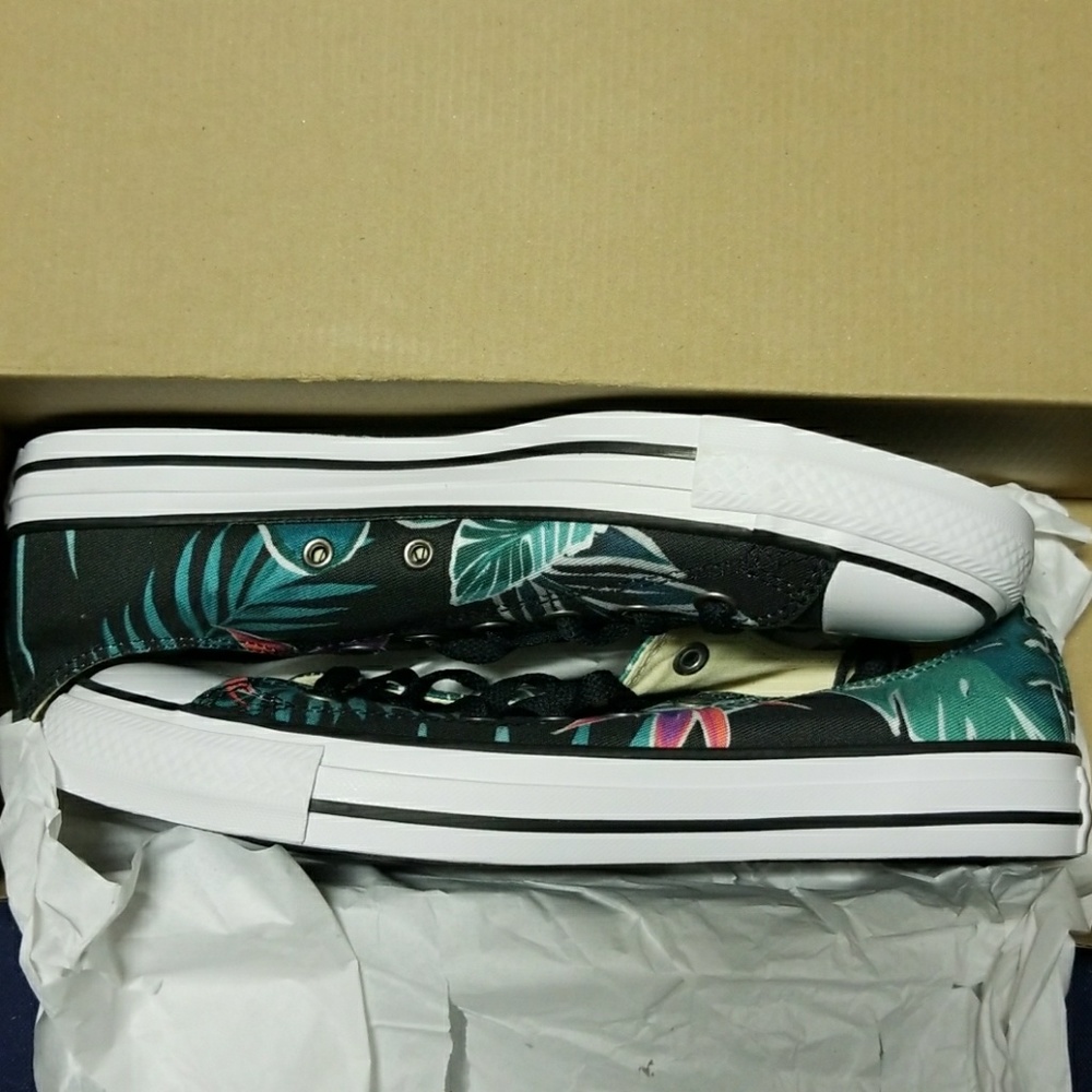 NIB Converse Size 10 Women's