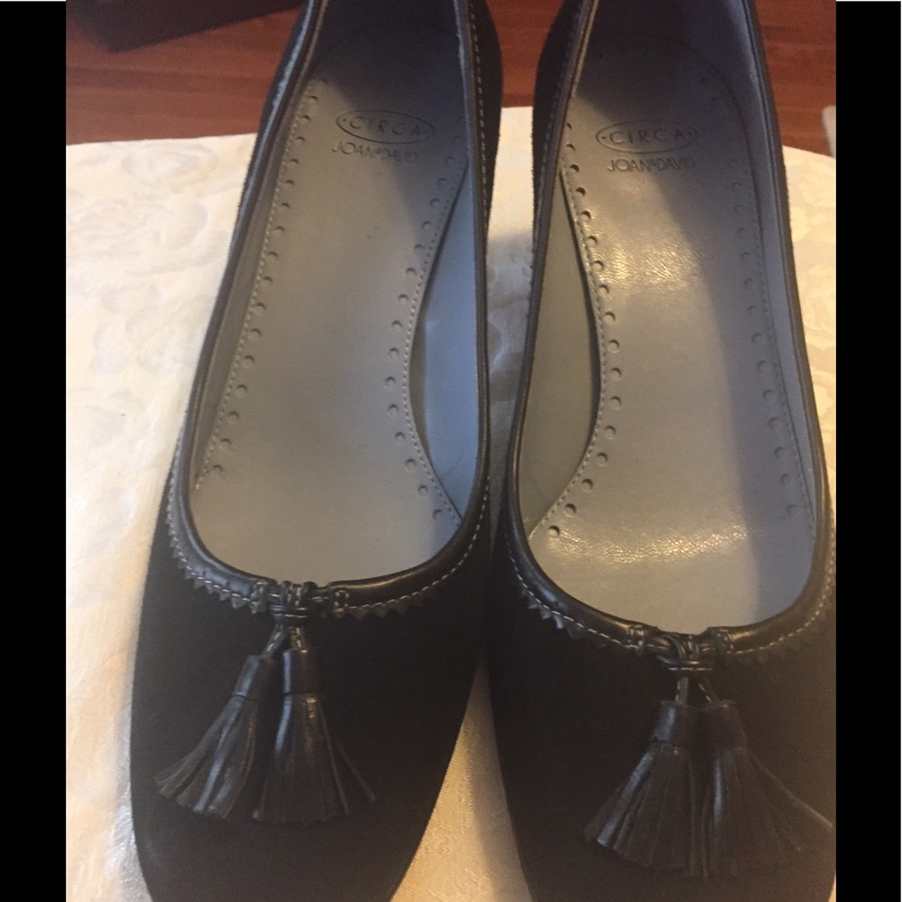 Black suede pumps with black shiny heel