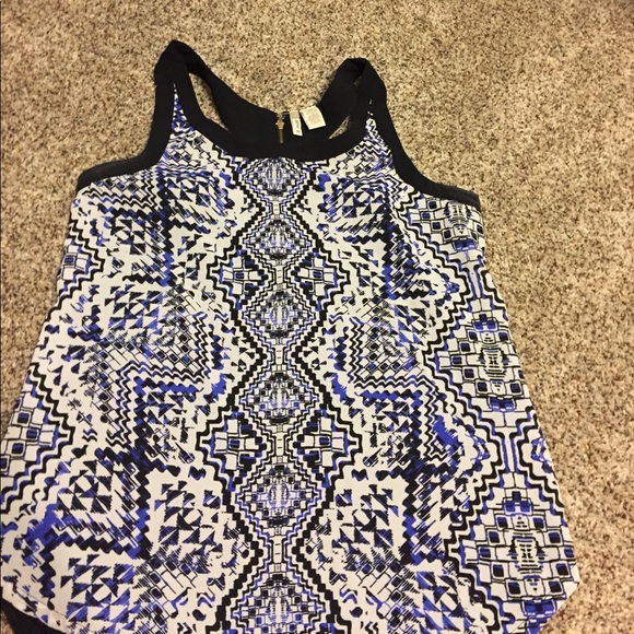 Super cute tank top - Picture 1 of 3