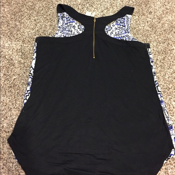 Super cute tank top - Picture 2 of 3