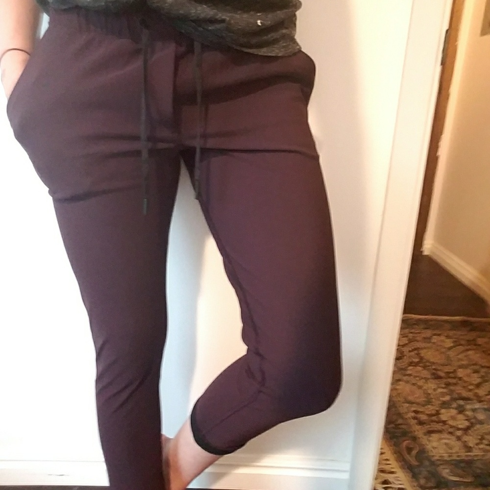 Lululemon burgundy crop pants