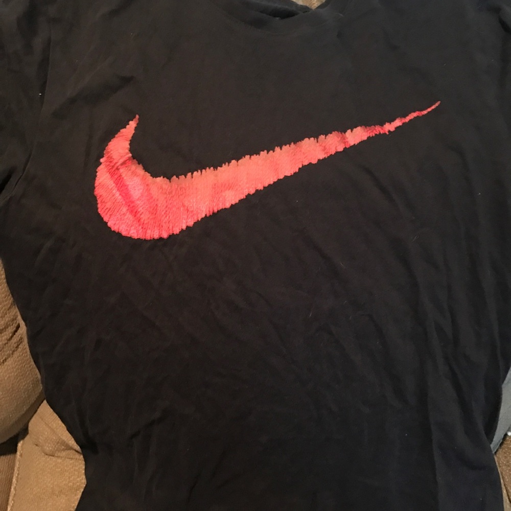 3 Medium men's Nike t-shirts