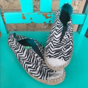 Zebra Sanuk Flats