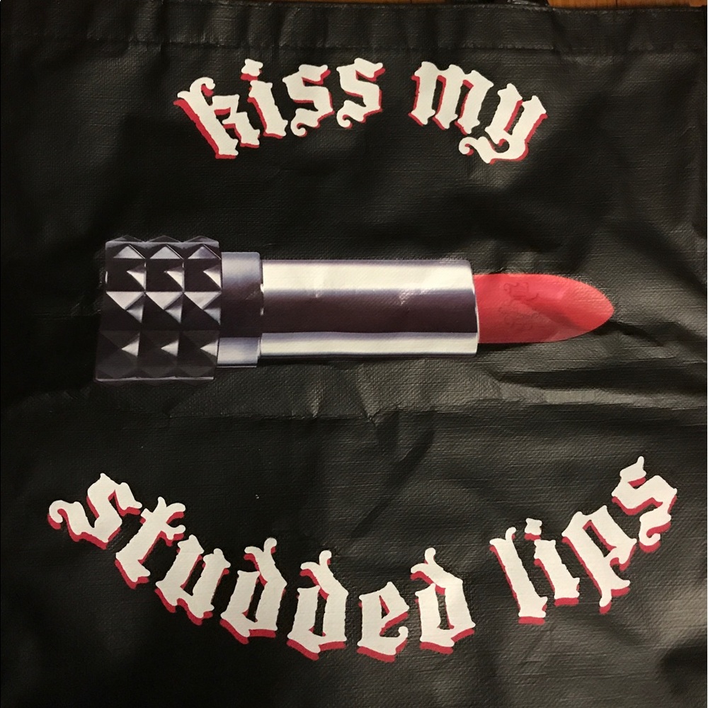 Kat Von D - "Kiss my studded lips" tote bag 🖤💋💄