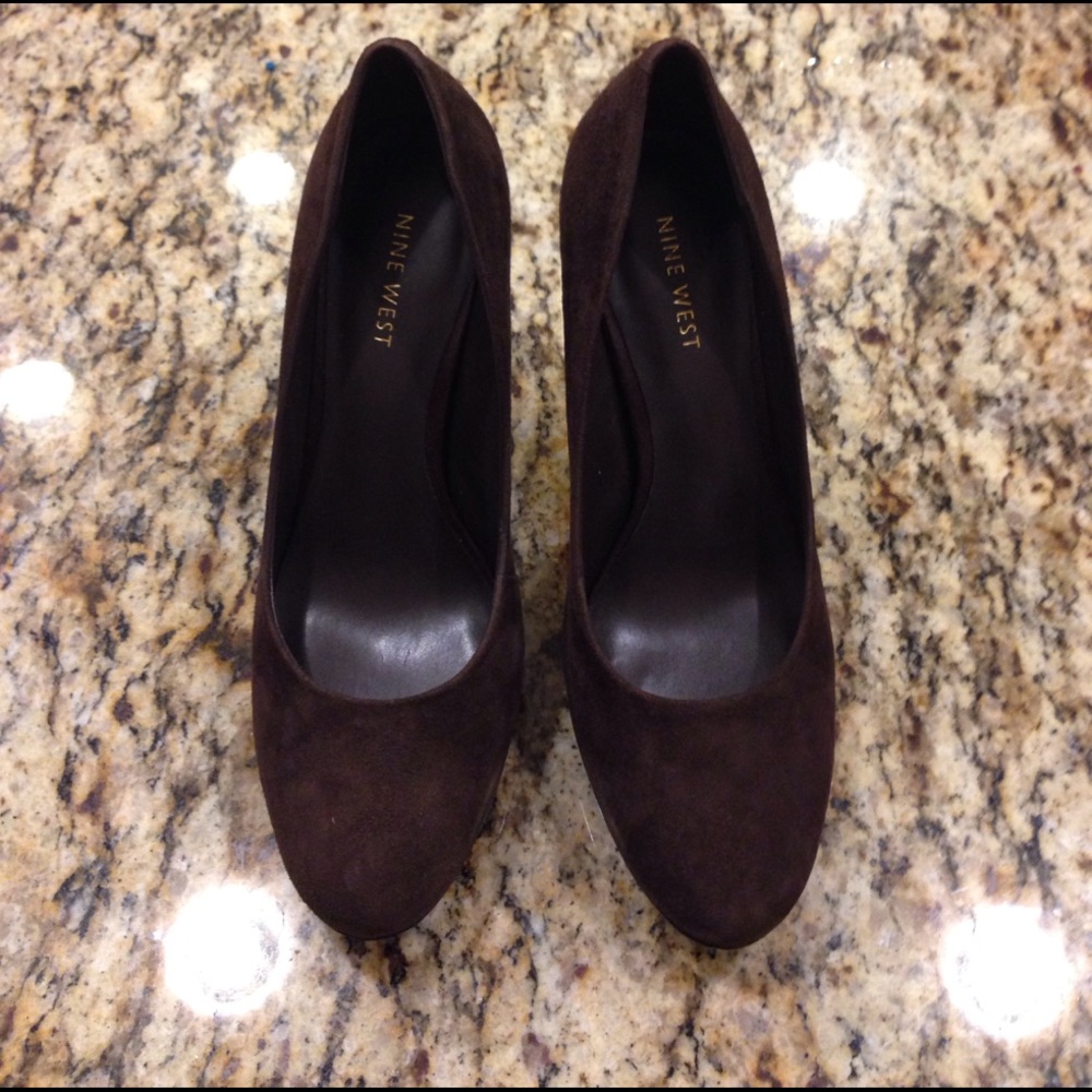 Brown suede Nine West Pumps