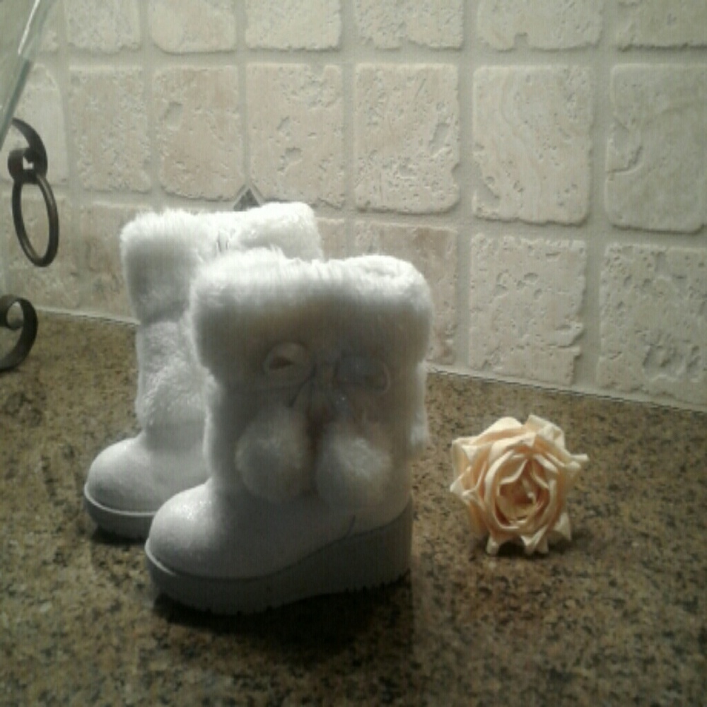 Boots!! With POM POMS