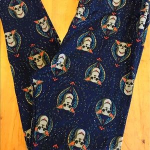 🎉SALE🎉BNWT LULAROE NAVY CHIHUAHUAS TC LEGGINGS