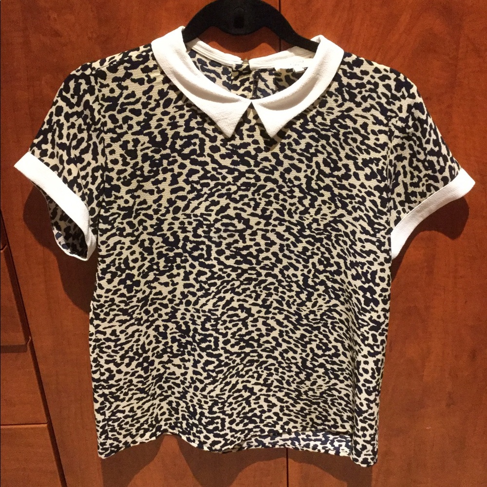 Navy/cream leopard top w white collar/sleeve cuffs