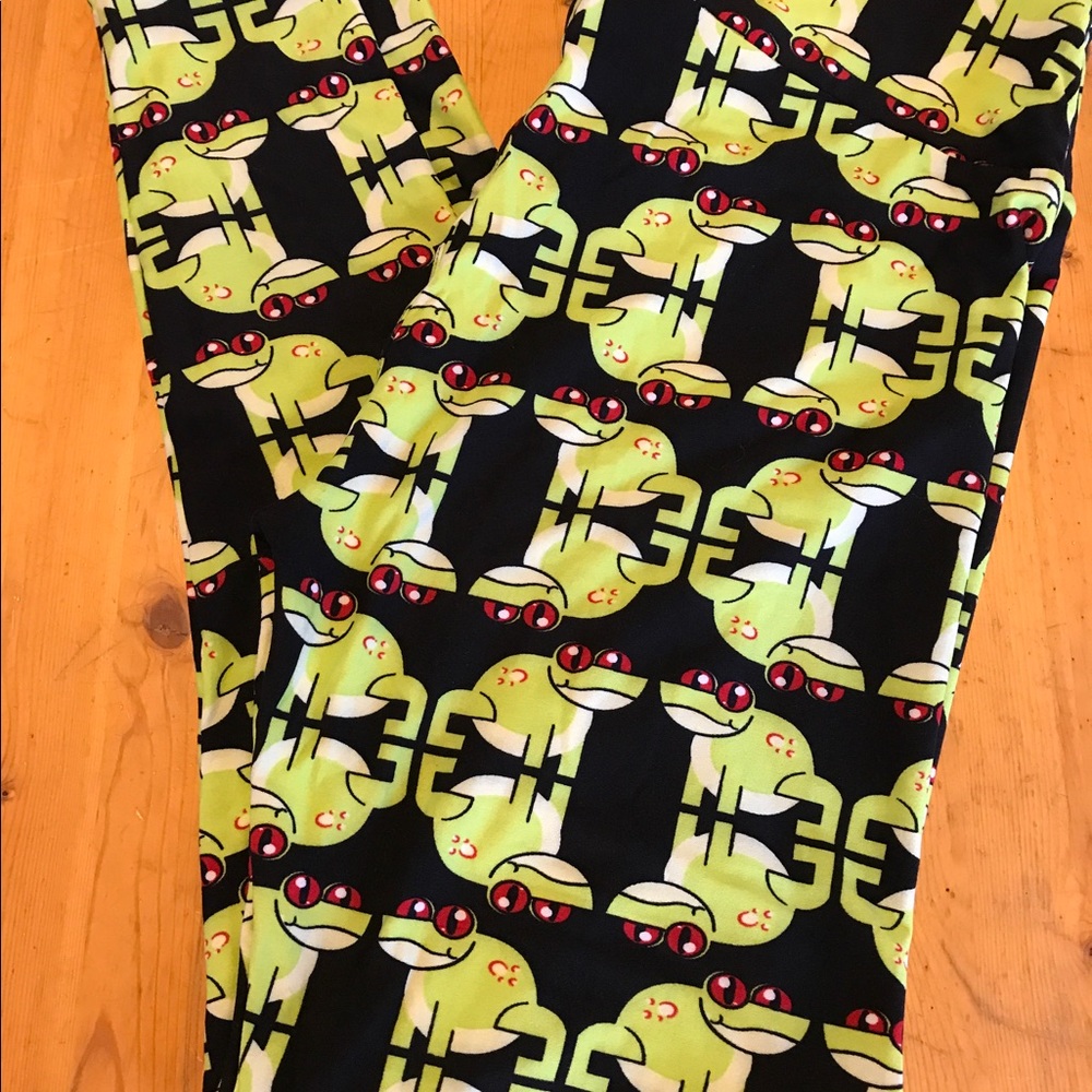 BNWT LULAROE BLACK FROGS 🐸 TC LEGGINGS 🦄🦄