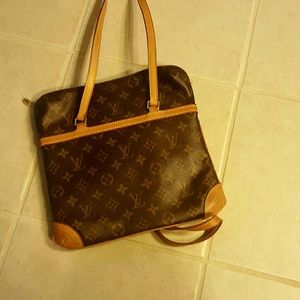 Louis vitton bag.... Authentic......