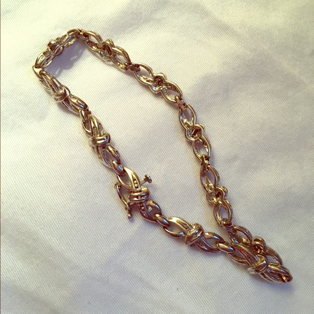 Small silver bracelet (925 on the clasp)