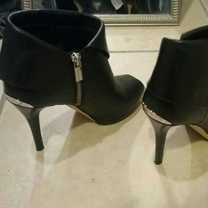 Michael kors black heel