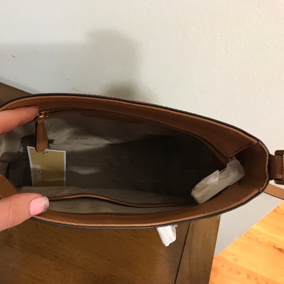 Michael Kors large logo messenger - Picture 2 of 4