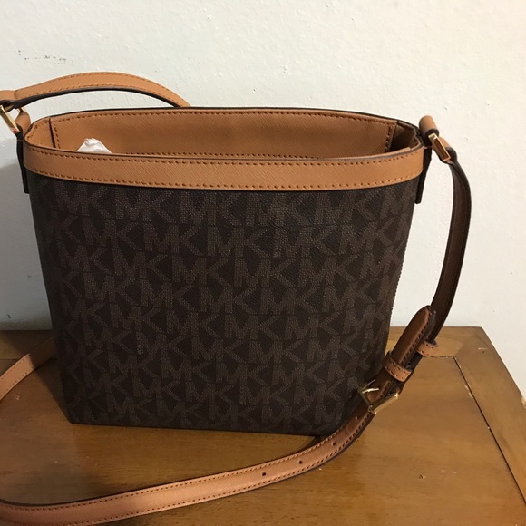 Michael Kors large logo messenger - Picture 4 of 4