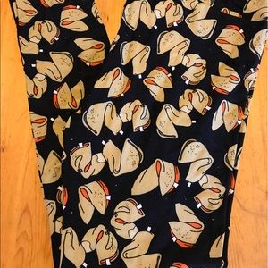 🎉 SALE🎉BNWT LULAROE BLACK FORTUNE COOKIES TC