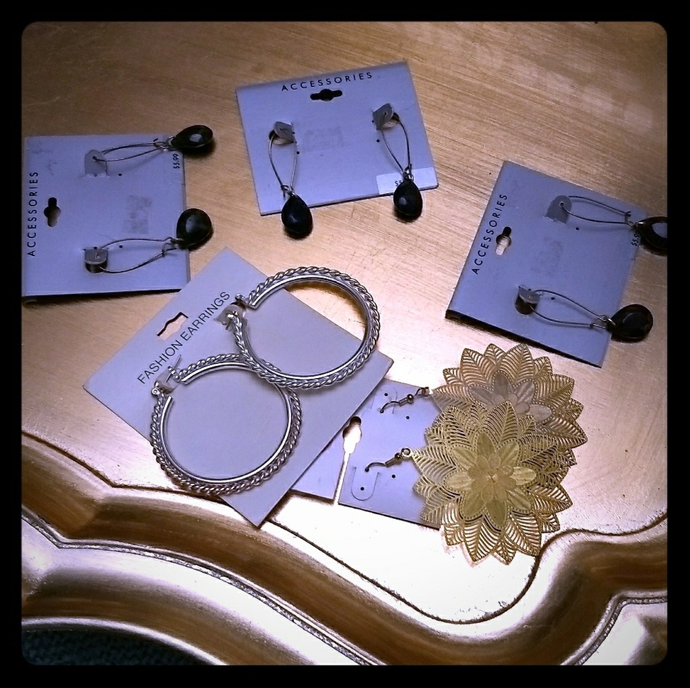 ! FINAL SALE! Bundle of 5 fashion earrings New