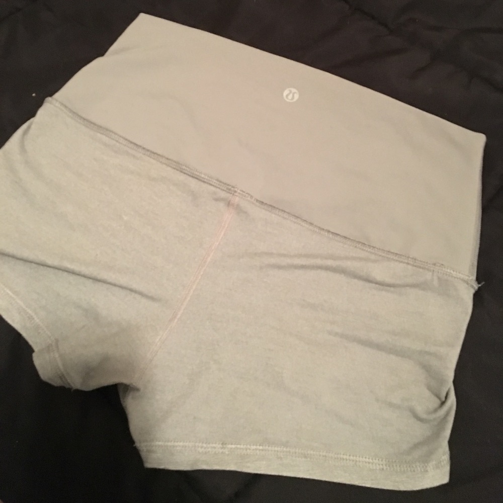 Lululemon high rise light grey shorts size 6